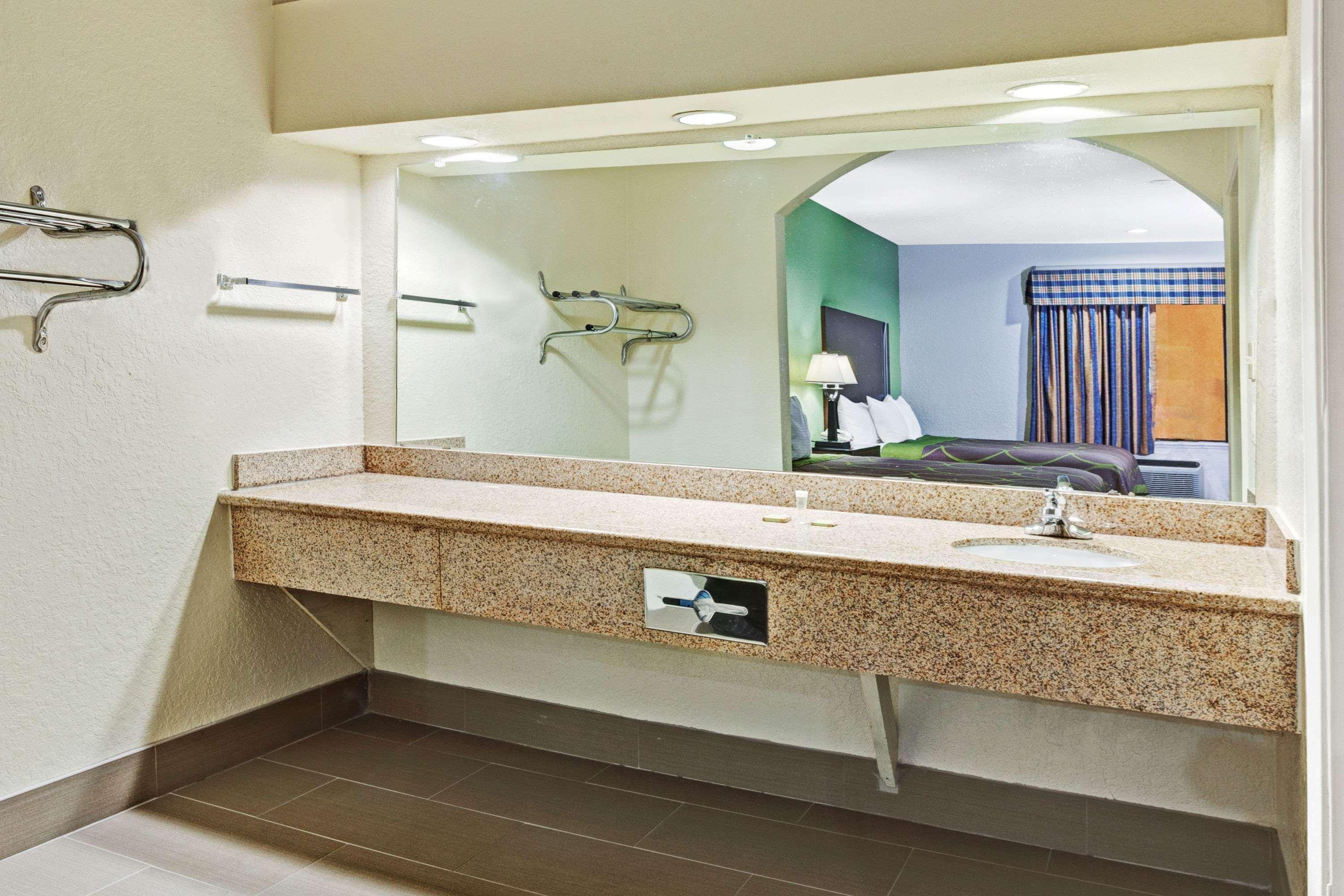 Super 8 By Wyndham Houston Hobby Airport South Hotel Ngoại thất bức ảnh